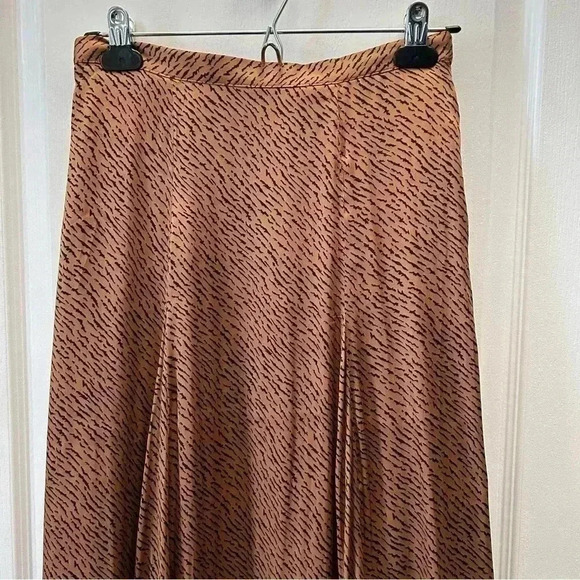 Banana Republic Midi Skirt Satin Godet Tan Brown Black Animal  Print Size 0 NWT - Picture 7 of 16